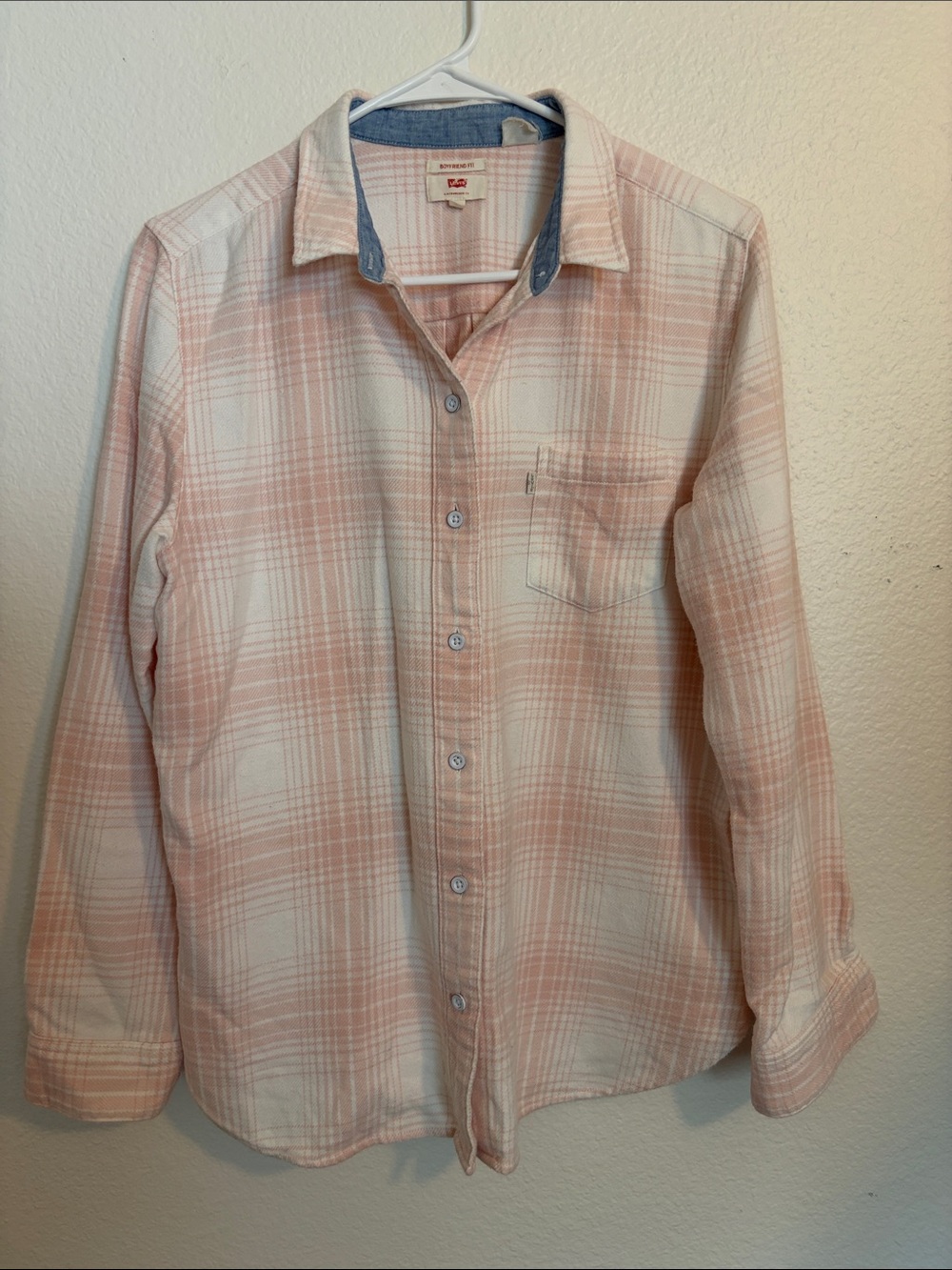 Levi's Size M Peach and White Plaid Women’s Long-Sleeve Button-Down Shirt